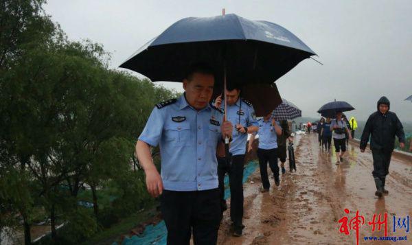 河南滎陽：風(fēng)雨中滌蕩初心 危難時盡顯忠誠