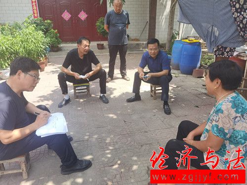 河南省新密市超化鎮(zhèn)：進村入戶訪民意   為民解憂保平安